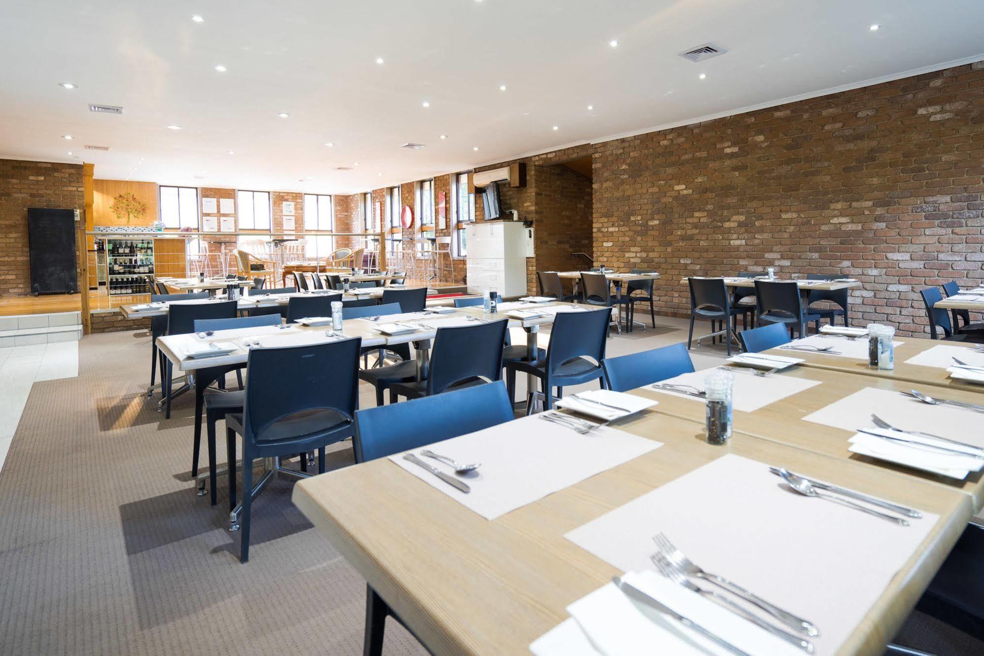 Farnham Court Motel And Restaurant Morwell Exteriör bild